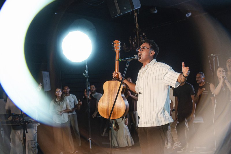 José Wellington lança o EP “Vãs Paixões” e os vídeos da faixa-título e de “Espontâneo Vem Marcar”