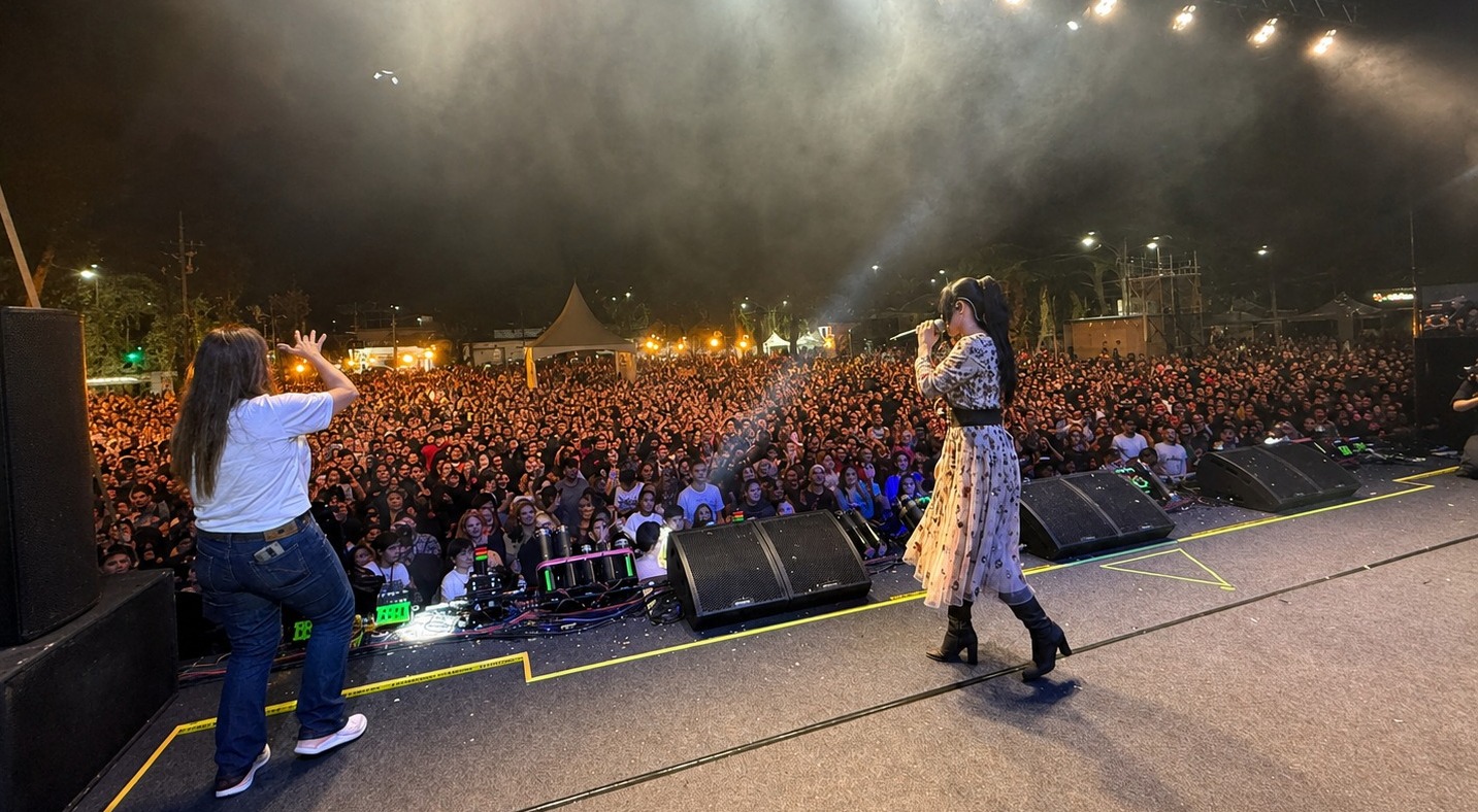 Caminhada com Cristo reúne milhares de pessoas na Praça Mauá, em Santos, durante projeto de Difusão Cultural de Música Cristã