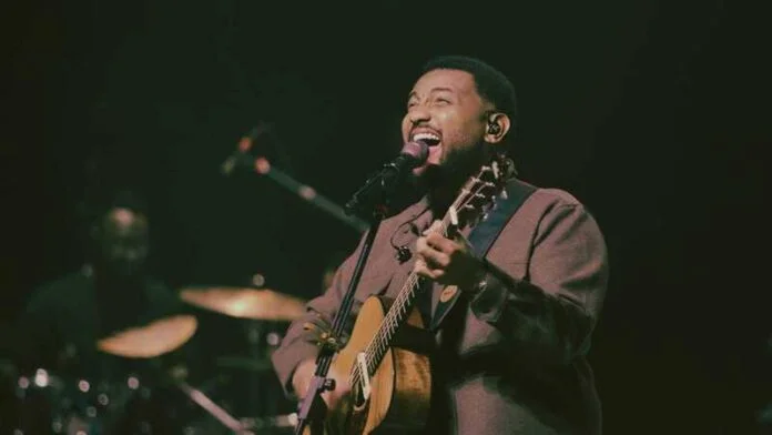 Vencedor de quatro Grammy Latino, Eli Soares apresenta o single e clipe de “Me Atraiu”.