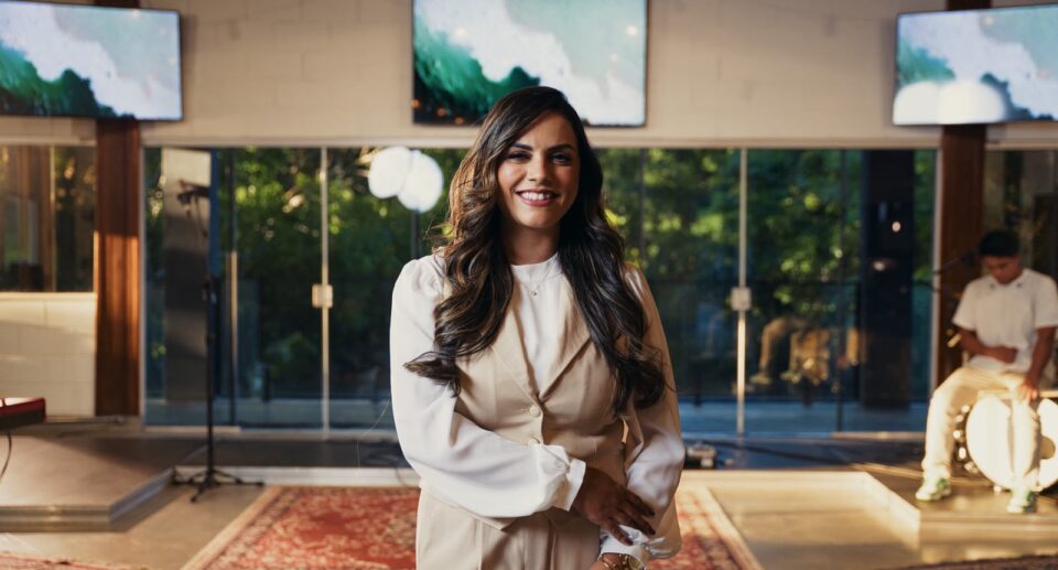 Laiane Torres lança “Te Desejamos”, canção que nasceu de uma década de espera e entrega a Deus
