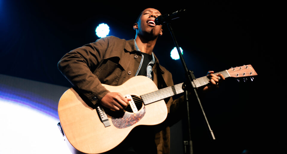 Estreante na música gospel, João Teixeira lança o single “Primeiro Lugar”