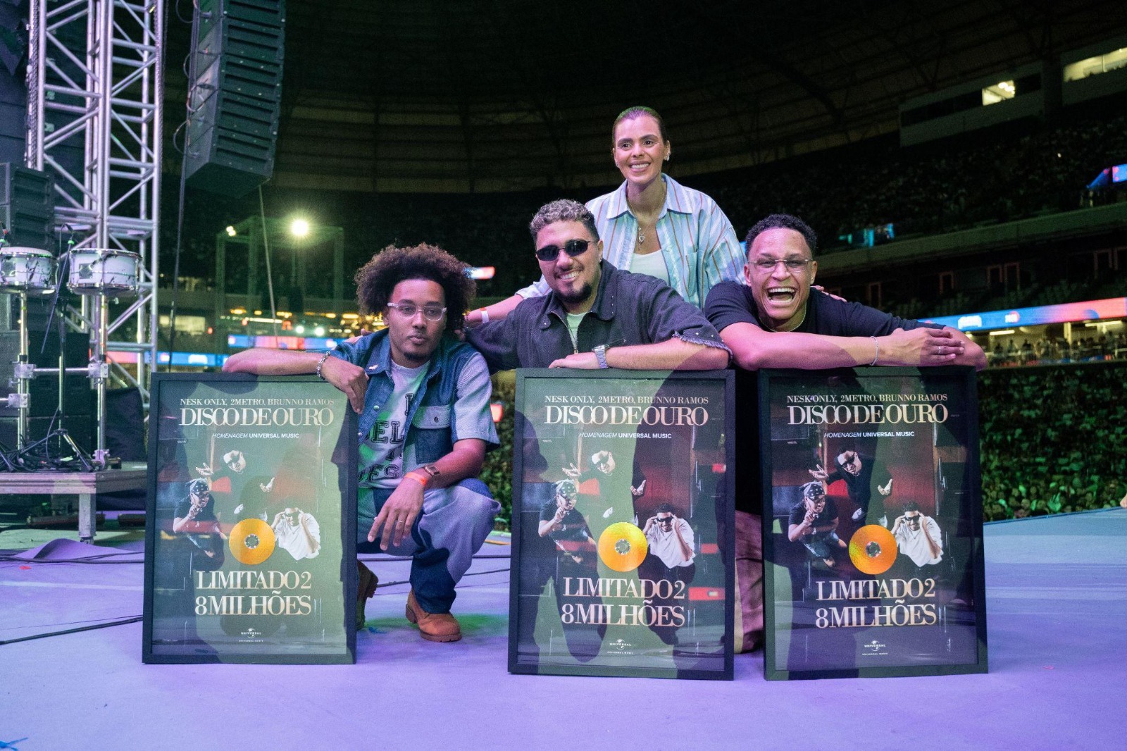 Nesk Only, 2metro e Brunno Ramos são surpreendidos com o Disco de Ouro pela música “Limitado 2” no palco do Ore Comigo festival