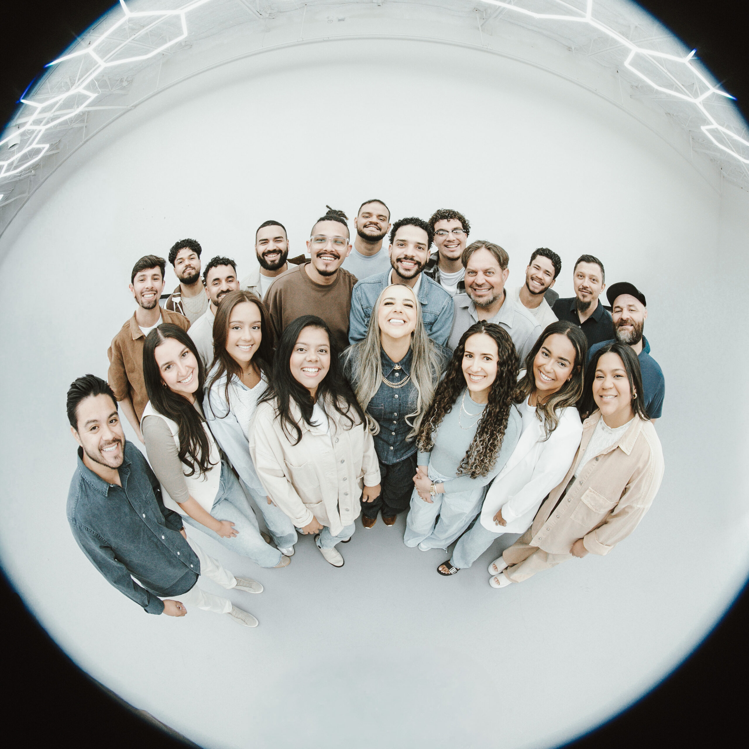 El Shadday Worship amplia sua voz de adoração com canções que atravessam fronteiras