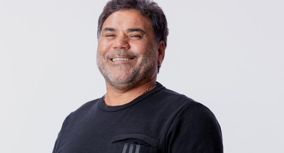 Clássico dos corinhos de fogo, “Desemborca o Vaso” ganha nova versão na voz de Fernandinho Siqueira