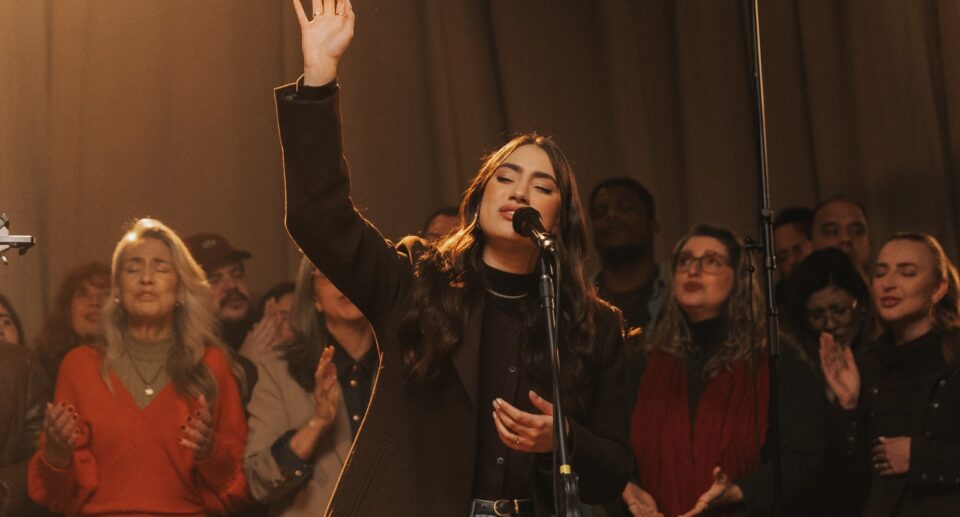 Brasa Church Music lança “Quem É Santo”, segundo single do álbum “O Trono da Graça”