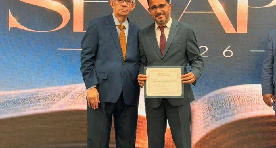 Pr. Esdras Carvalho é homenageado após 10 anos de atuação no SENAPEV