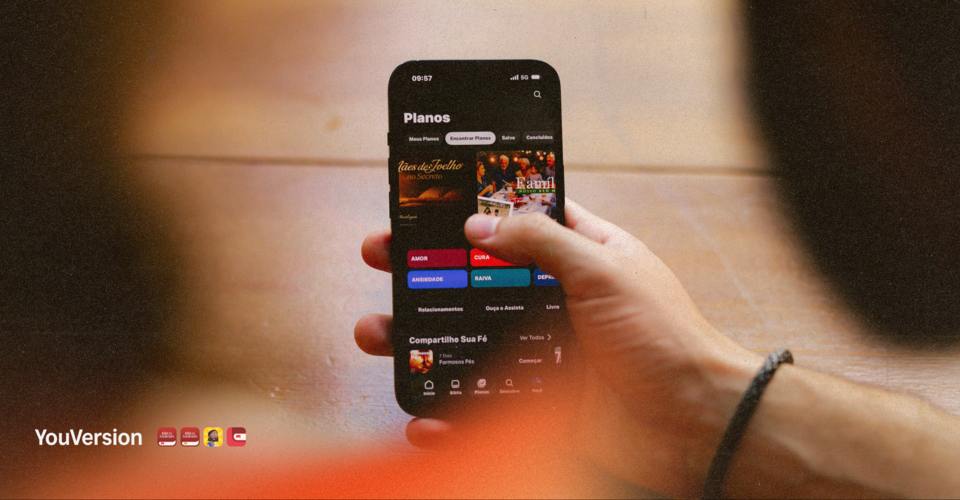 Ansiedade, esperança e cura: YouVersion revela o que os brasileiros estão buscando na Bíblia este ano